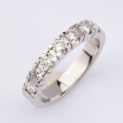 7 Taş Laboratuvar Pırlanta Yüzük