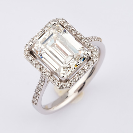 Taşlı baget laboratuvar pırlanta yüzük